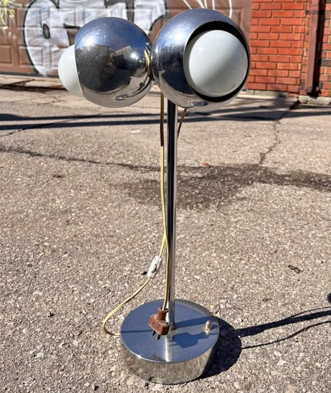 https://www.facebook.com/marketplace/item/1661814475141852/