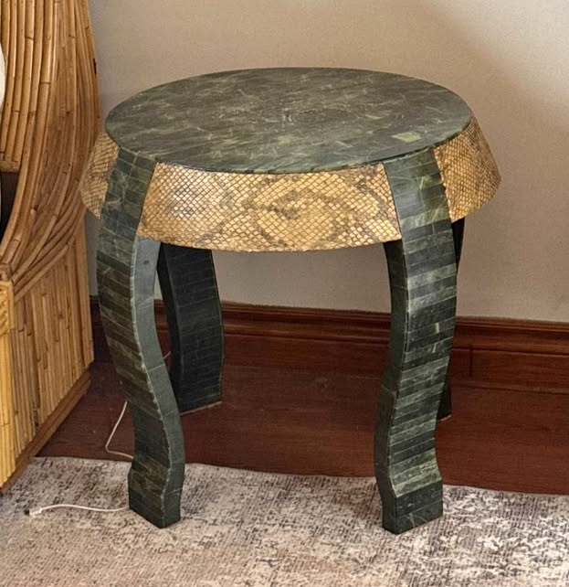 https://www.facebook.com/marketplace/item/1774030073975386/