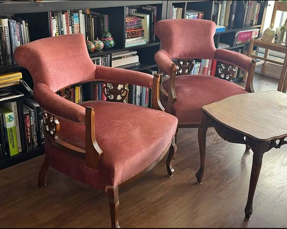 https://www.facebook.com/marketplace/item/1698115684788792/