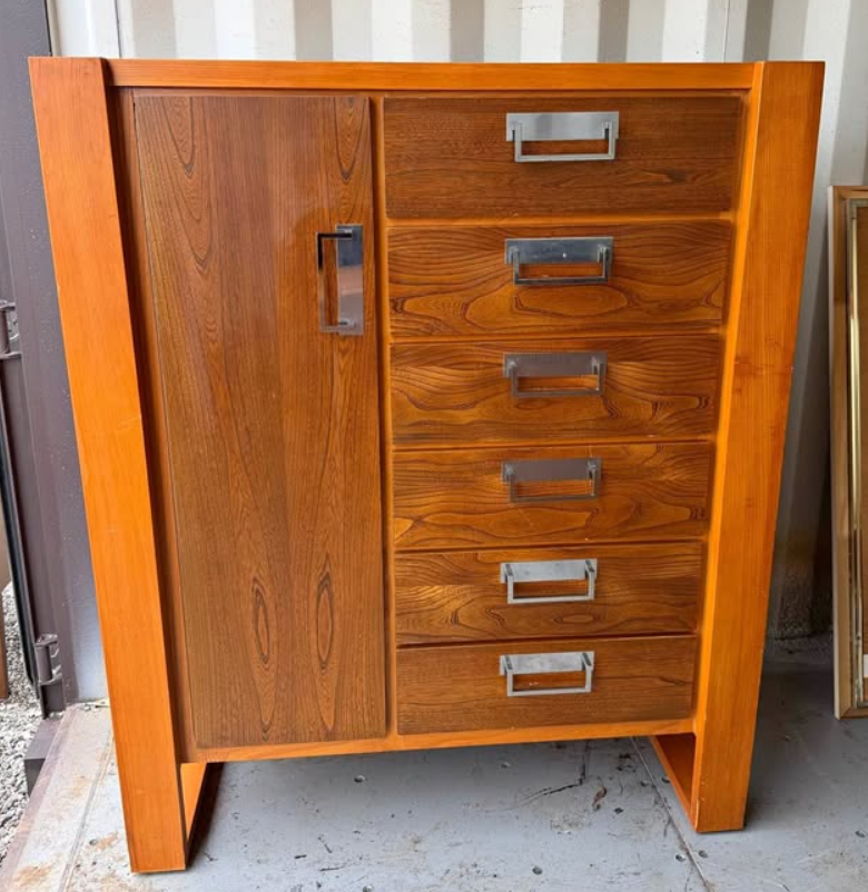 https://www.facebook.com/marketplace/item/4588156021507379/